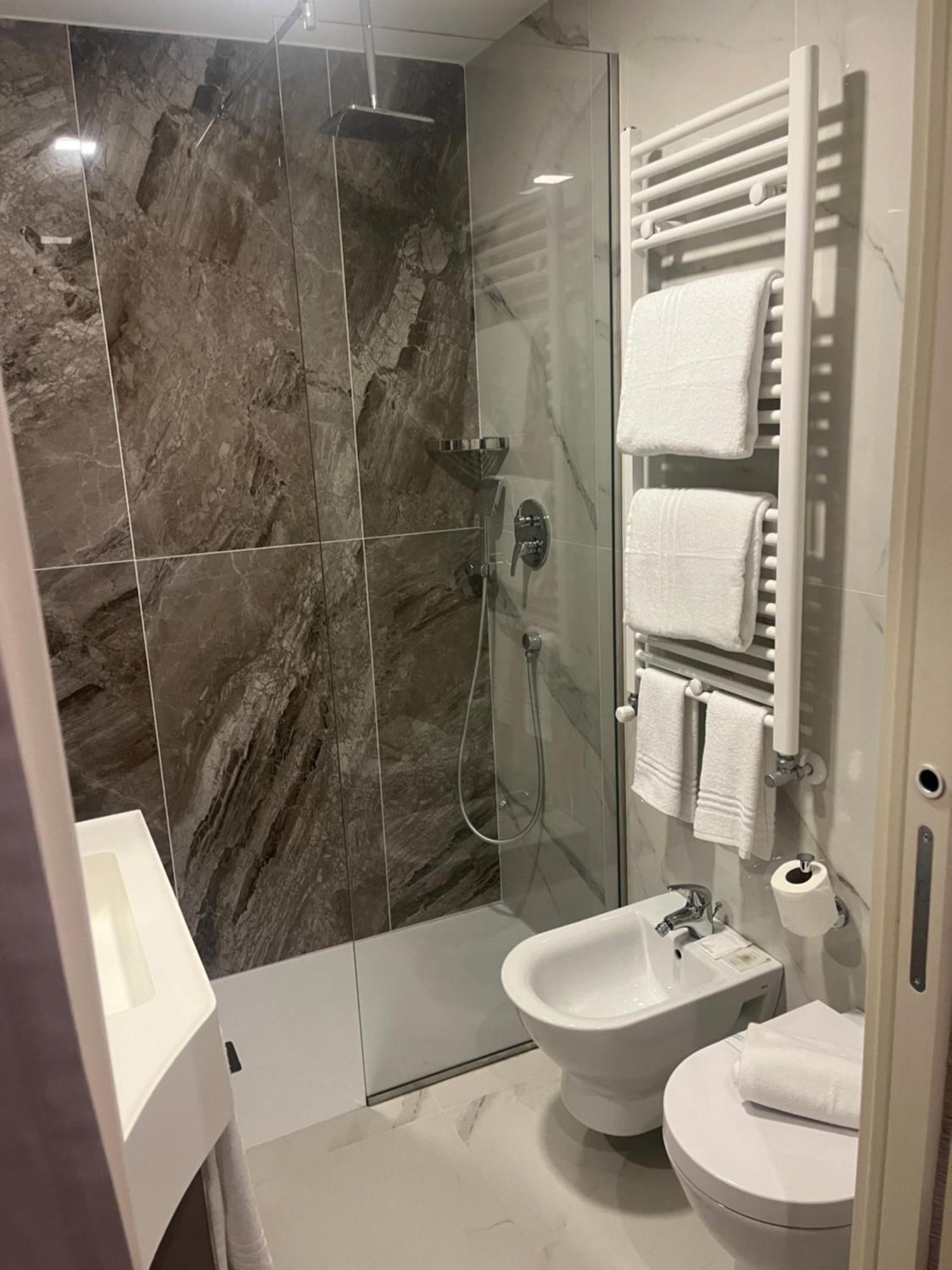 Jr Hotels Bocconi Milano Экстерьер фото