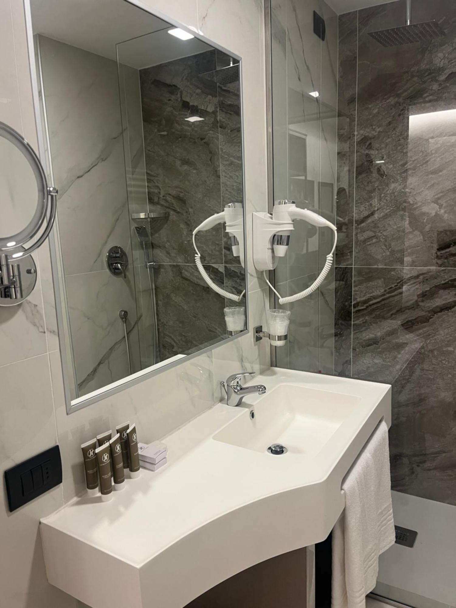 Jr Hotels Bocconi Milano Экстерьер фото