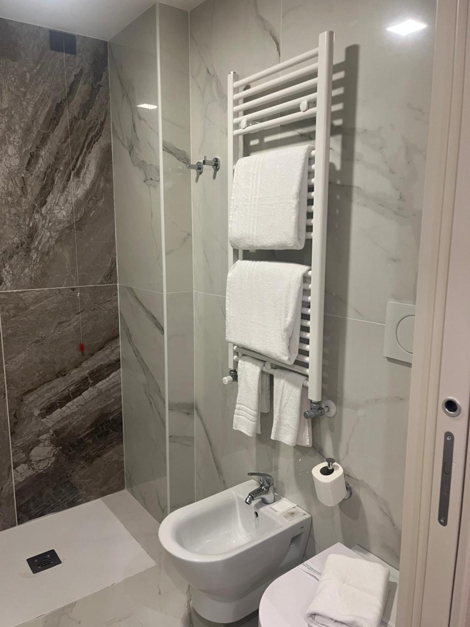 Jr Hotels Bocconi Milano Экстерьер фото