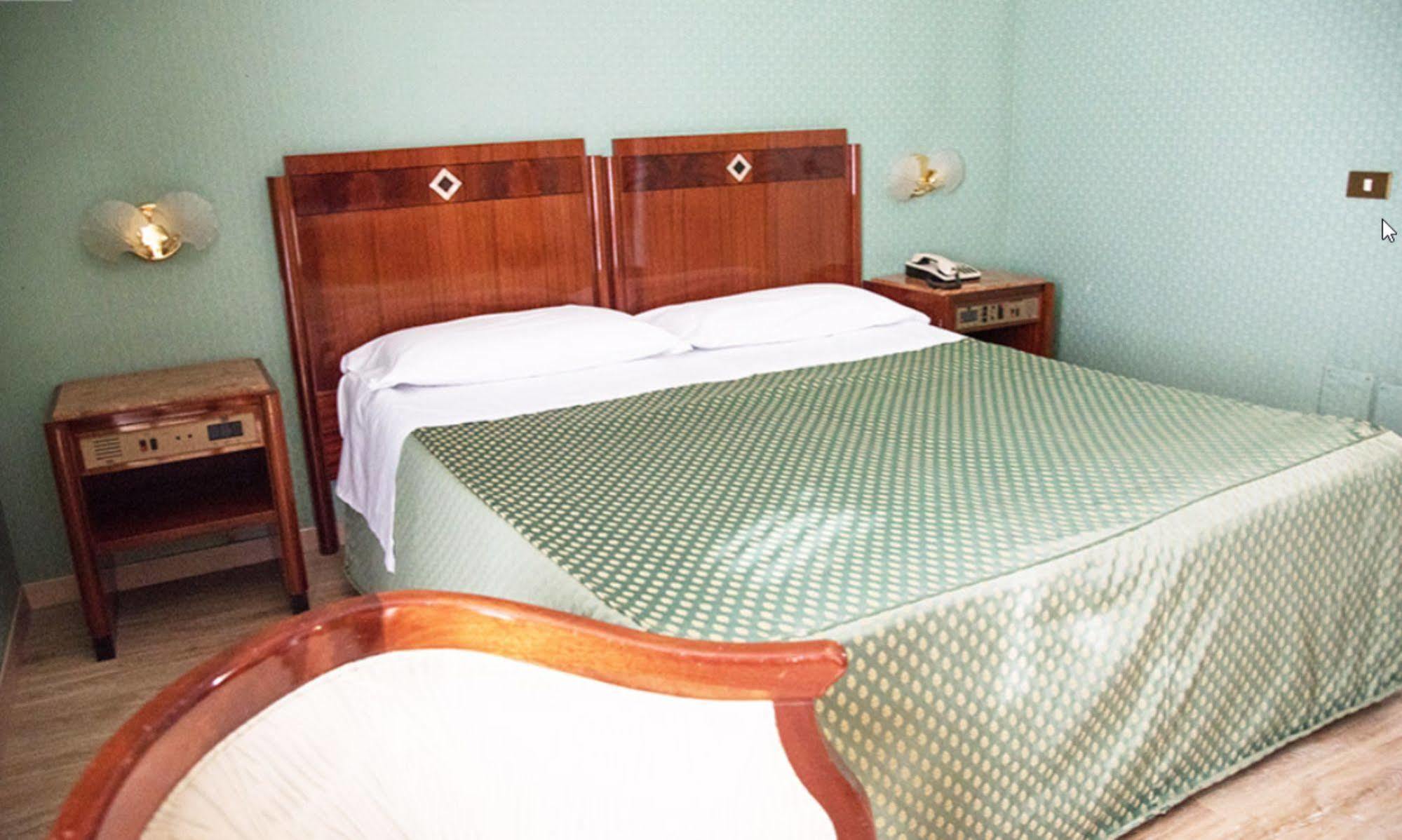 Jr Hotels Bocconi Milano Экстерьер фото